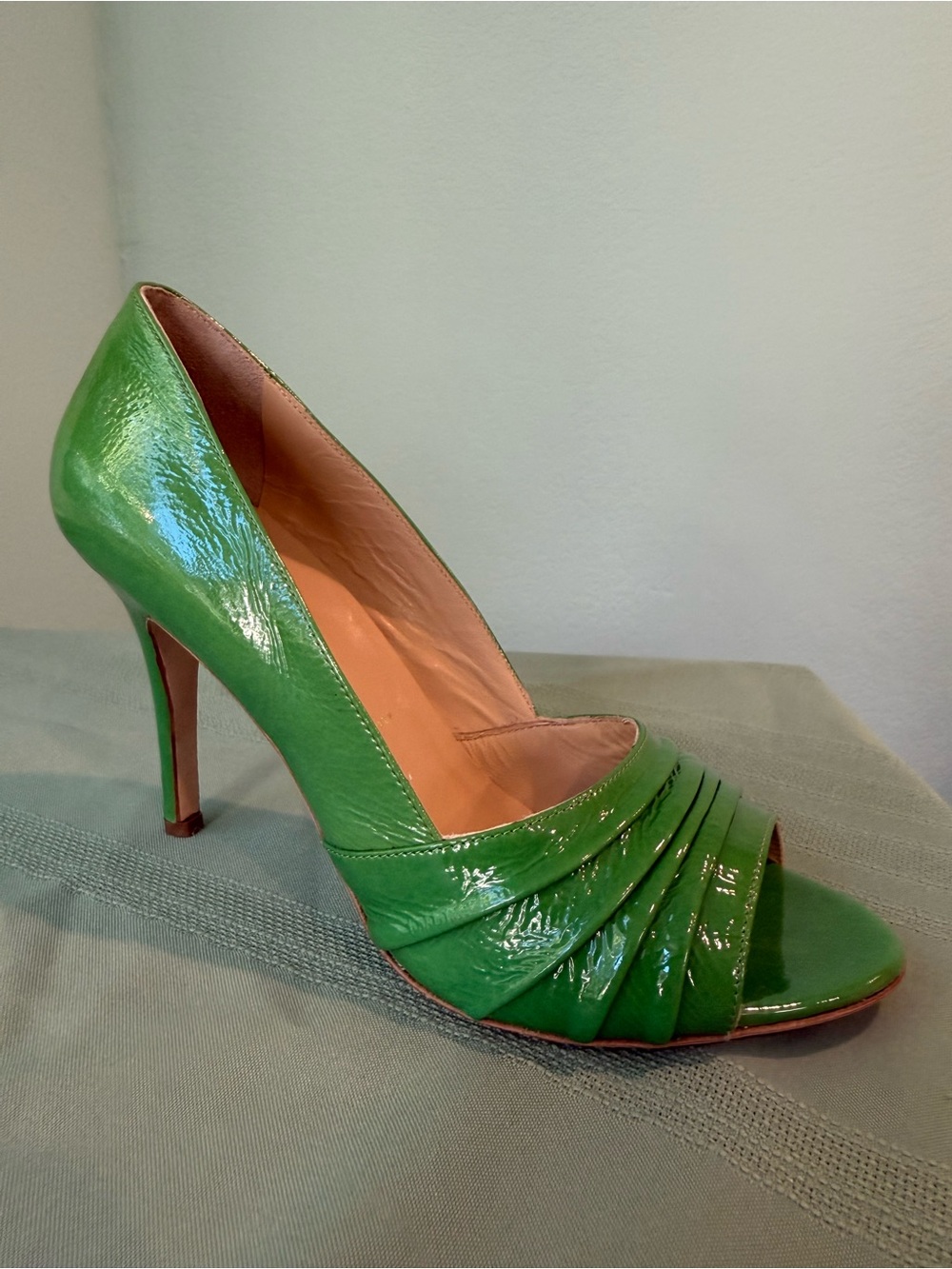 Butter Glitz patent green peep toe pumps size 9 NIB